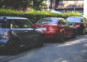 Matka zostawiła niemowlę w nagrzanym samochodzie