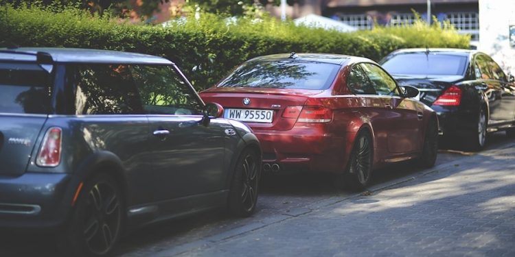 Matka zostawiła niemowlę w nagrzanym samochodzie