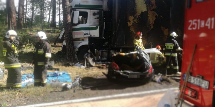 Emilianowo: Tragiczny wypadek. Kierowca spłonął we wraku