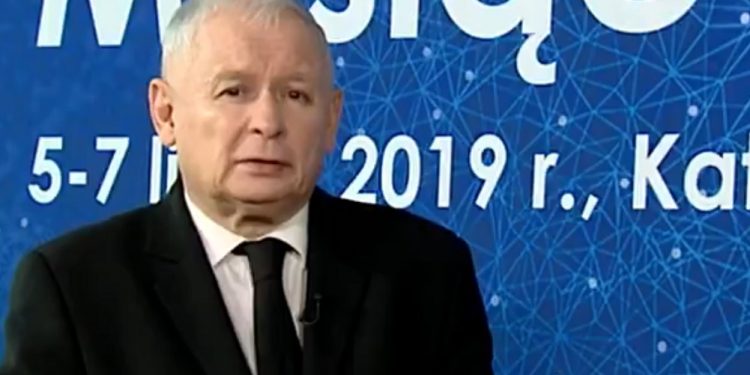 Kaczyński ujawnia kulisy powstania 500 plus: Obliczyłem w pamięci, że nas na to stać