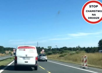 Kierowca busa blokował drogę karetce. Wiozła organy do przeszczepu [WIDEO]