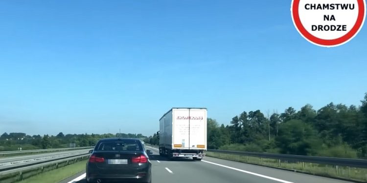 Kierowcy blokują przejazd karetce na sygnale. W sieci pojawiają się nagrania [WIDEO]