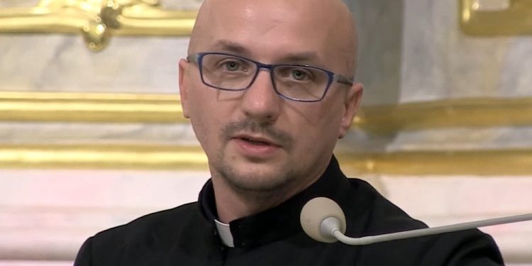 Ojciec Grzegorz Kramer: Kupowałem i będę kupował meble w Ikei