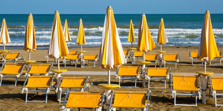 Dermatolodzy: Stosowanie kremów z filtrem UV to podstawa profilaktyki czerniaka