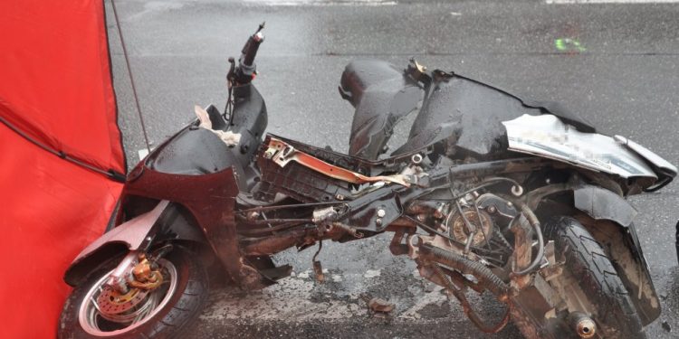 TIR przejechał na czerwonym. Staranował kobietę na skuterze