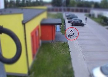 Bartoszyce: Dziewczynka dała nieznajomemu plik banknotów