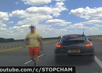 Łódzkie: Wysiadł z Porsche i ruszył z pięściami na kierowcę. Policja zajęła się sprawą
