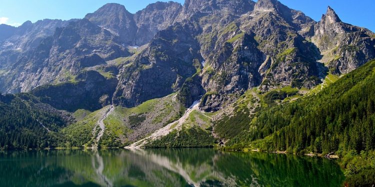 Tatry: Turyści zeszli z Rysów na Słowację. Domagają się zwrotu pieniędzy od… TPN