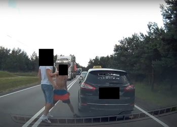 Agresywny taksówkarz. Zablokował drogę i groził kierowcy [WIDEO]