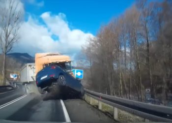 Tir uderzył w dwa samochody. Ujawniono nagranie