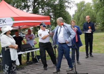 Wójt na festynie rodzinnym był pijany? Zabrała go policja [WIDEO]