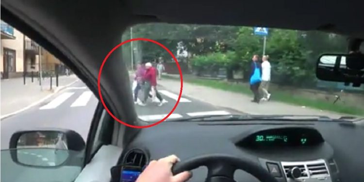 O włos od tragedii! Policja zajęła się szaleńczą jazdą youtubera po ulicach Zakopanego [WIDEO]