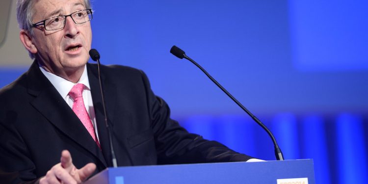 Jean-Claude Juncker musiał przerwać wakacje. Konieczna pilna operacja!