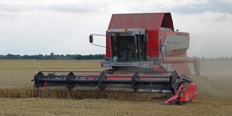 Rolnicy płacą kary, bo wykonują swoją pracę. Wszystko przez przyjezdnych. „Od razu dzwonią na policję”