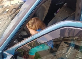 7-latka jechała samochodem. Zabrała go ojcu