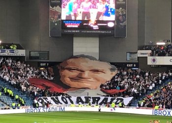 Jan Paweł II na oprawie Legii. Kibice Glasgow Rangers będą wściekli? [FOTO]
