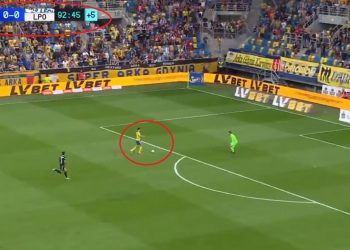 Kamil Antonik „bohaterem” meczu Arka-Lech. Kuriozalna sytuacja