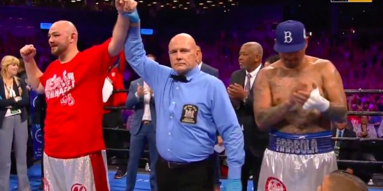 Adam Kownacki pokonał Chrisa Arreolę. Polak nadal bez porażki!