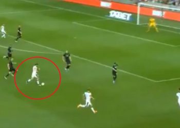 Krychowiak zdobywa kolejną bramkę w Rosji. Kuriozalne zachowanie bramkarza [WIDEO]