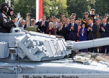 Polityk Nowoczesnej krytykuje obchody Święta Wojska Polskiego: Wyborcza defilada Mateusza Morawieckiego