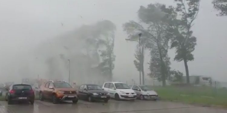Nawałnice i trąba powietrzna nad Małopolską. A to dopiero początek! [WIDEO]