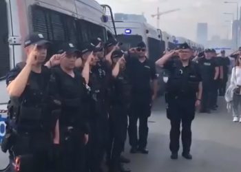 Warszawscy policjanci oddali hołd Powstańcom [WIDEO]