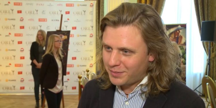 Piotr Woźniak-Starak na motorówce w nocy. Nagranie obiegło sieć [WIDEO]