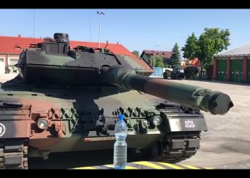 Polscy żołnierze wzięli udział w popularnym wyzwaniu. Otworzyli butelkę… czołgiem! [WIDEO]