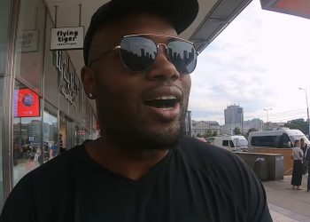 Amerykanin wziął udział w uroczystościach upamiętniających godzinę „W”. Był zachwycony