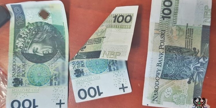 Wałbrzych: Dwóch nastolatków fałszowało pieniądze. Próbowali nimi zapłacić w sklepie