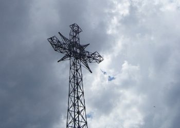 Komentator Radia Maryja o walce z krzyżem na Giewoncie: Napotka na opór społeczeństwa