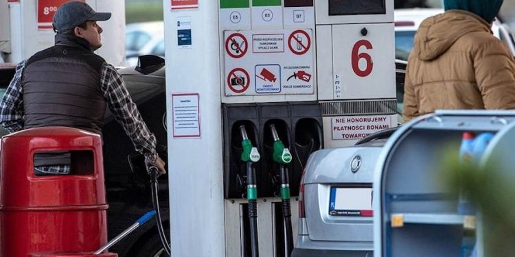 Badanie ruchu na stacjach paliw: ORLEN liderem wśród młodych Polaków. Konkurencja mocno z tyłu