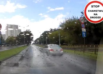 Puściły mu nerwy, bo… wyprzedził go inny samochód. Internauta wszystko nagrał [WIDEO]