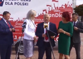 Kandydatki PiS pokłóciły się o mikrofon [WIDEO]