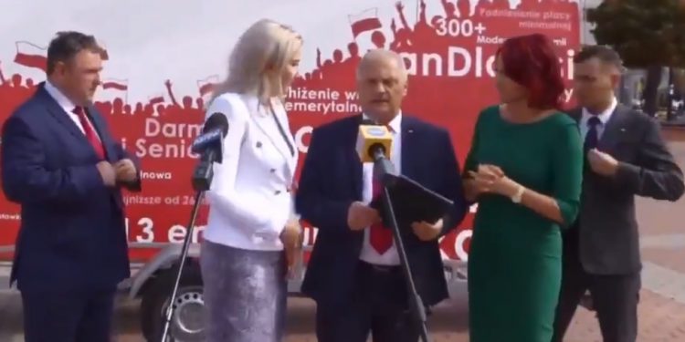 Kandydatki PiS pokłóciły się o mikrofon [WIDEO]
