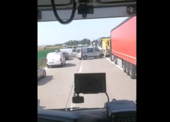 Kierowcy blokowali korytarz życia na A4. Opublikowali nagranie