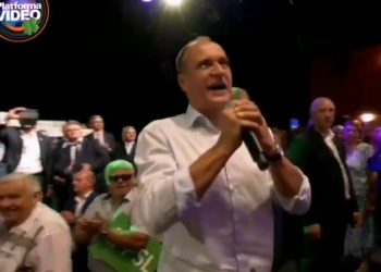 Konwencja PSL: Paweł Kukiz zaśpiewał swój hit. A za plecami stoją działacze partyjni