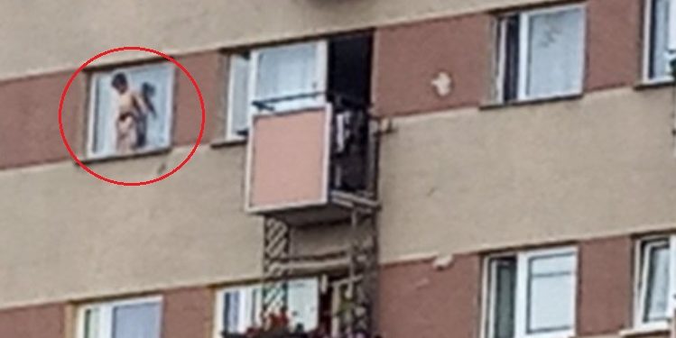 Warszawa: Chłopiec zamknięty na parapecie siódmego piętra
