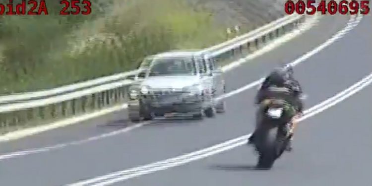 Dolnośląskie: Brawurowy pościg policji. Motocyklista transportował narkotyki