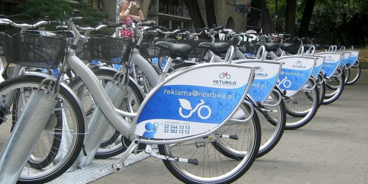 Pierwszy radar dla rowerzystów ustawiono w Warszawie. Miasto zapowiada kolejne
