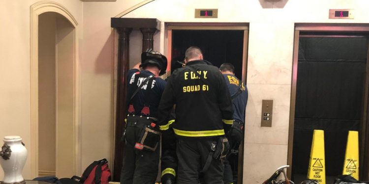 Winda zmiażdżyła mężczyznę. Wstrząsające nagranie [WIDEO]