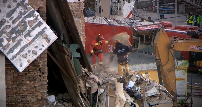 Zabił żonę i wysadził kamienicę. Na jej czole wyciął trzy litery