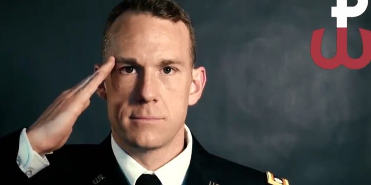 Amerykańscy żołnierze składają hołd powstańcom warszawskim