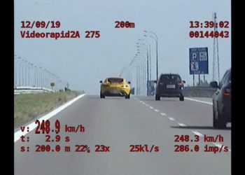 Pirat drogowy jechał 248 km/h! Złapała go policja