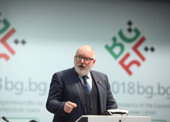 Timmermans witany oklaskami na Westerplatte. Wygłosił przemówienie