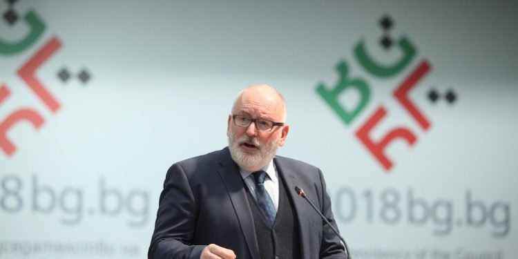 Timmermans witany oklaskami na Westerplatte. Wygłosił przemówienie