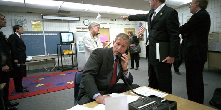 Tak George W. Bush dowiedział się o zamachach z 11 września. Udostępniono zdjęcia [FOTO]