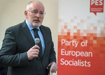 Timmermans pisze do muzułmanów i wskazuje powód terroryzmu