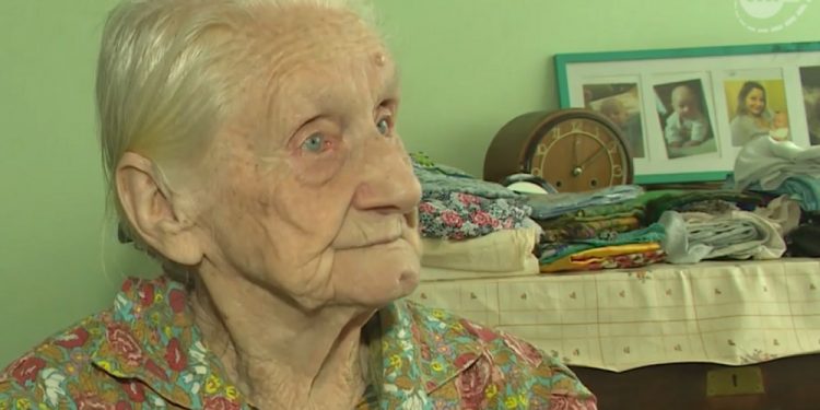 Bielsko-Biała: Okradli 99-letnią kobietę z oszczędności. Policja prosi o pomoc