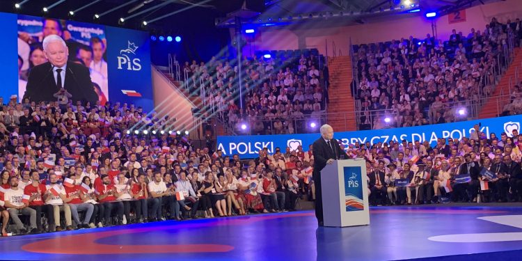 Kaczyński przedstawił nowe obietnice. M.in. wyższa płaca minimalna